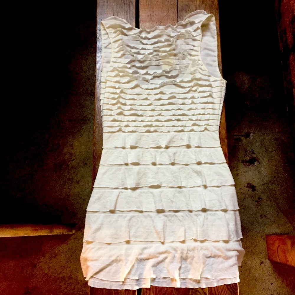 Beautiful Ivory Top - Picture 2 of 2